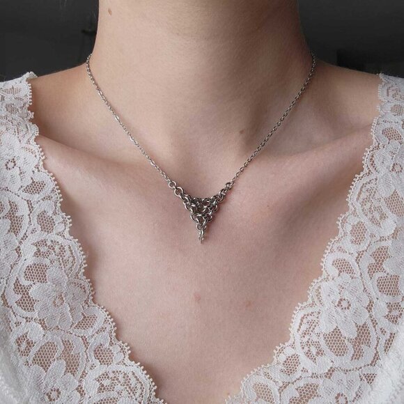 V-shaped chain mail necklace with a small silver chain - Picture 2 of 6